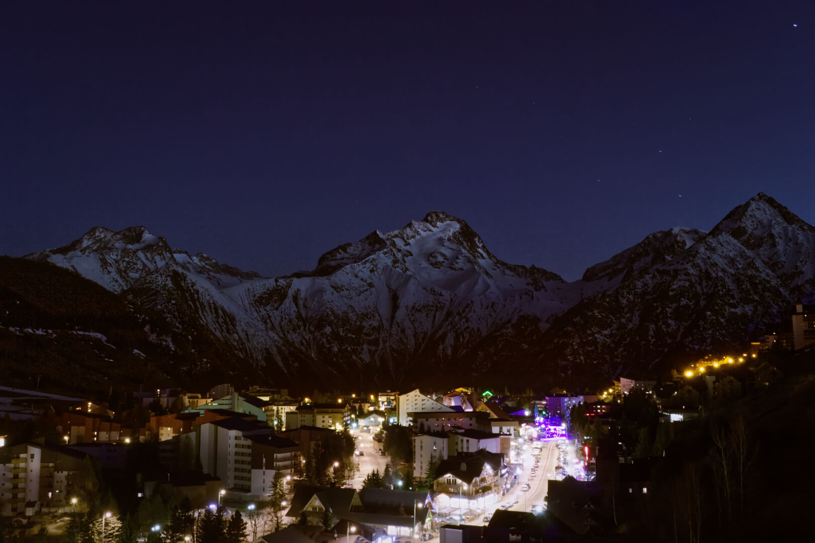 Les Deux Alpes night